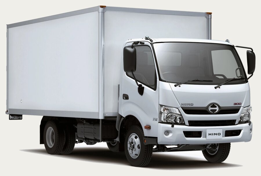 Furgón Hino 300 con caja cerrada