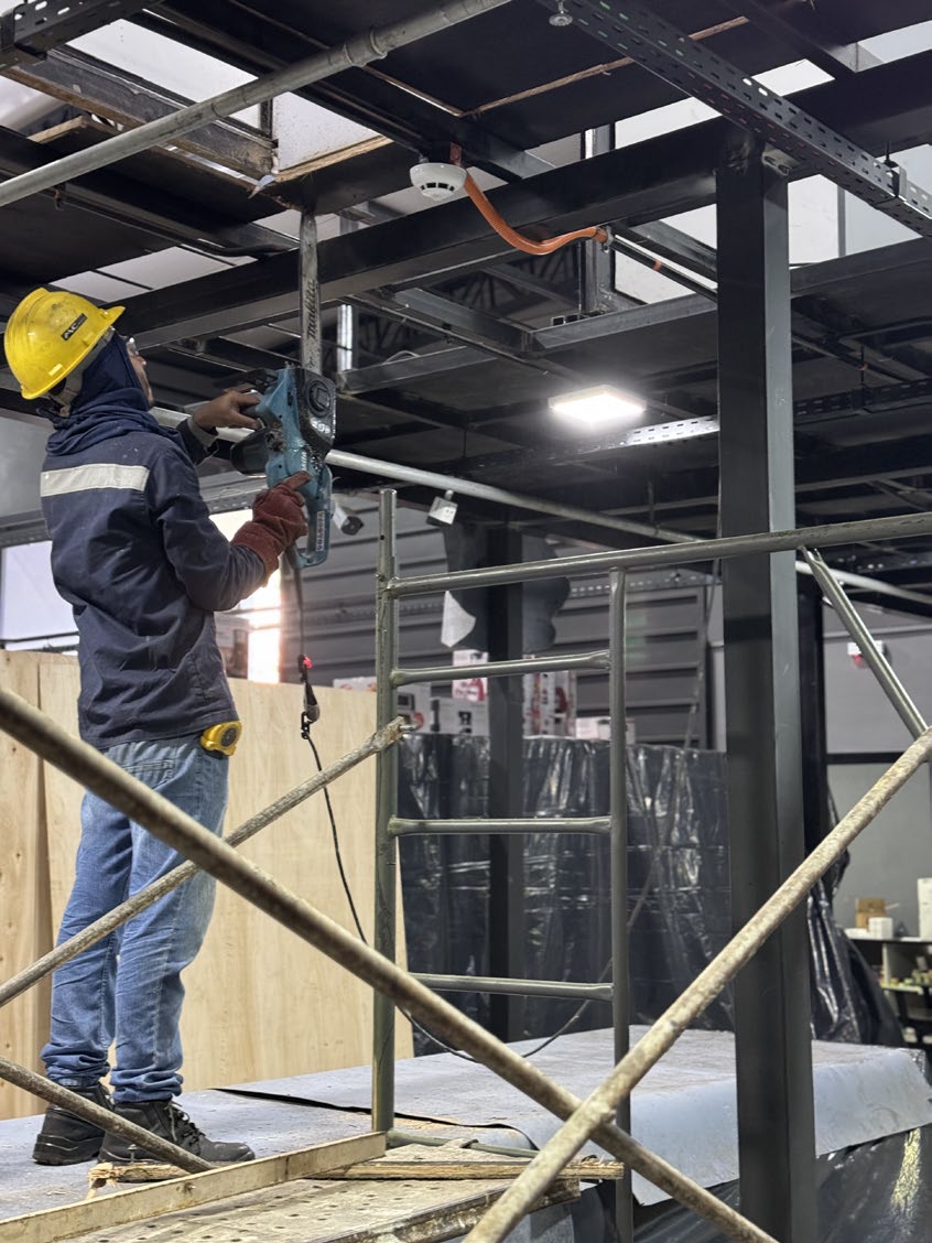 Trabajo sobre estructura metálica