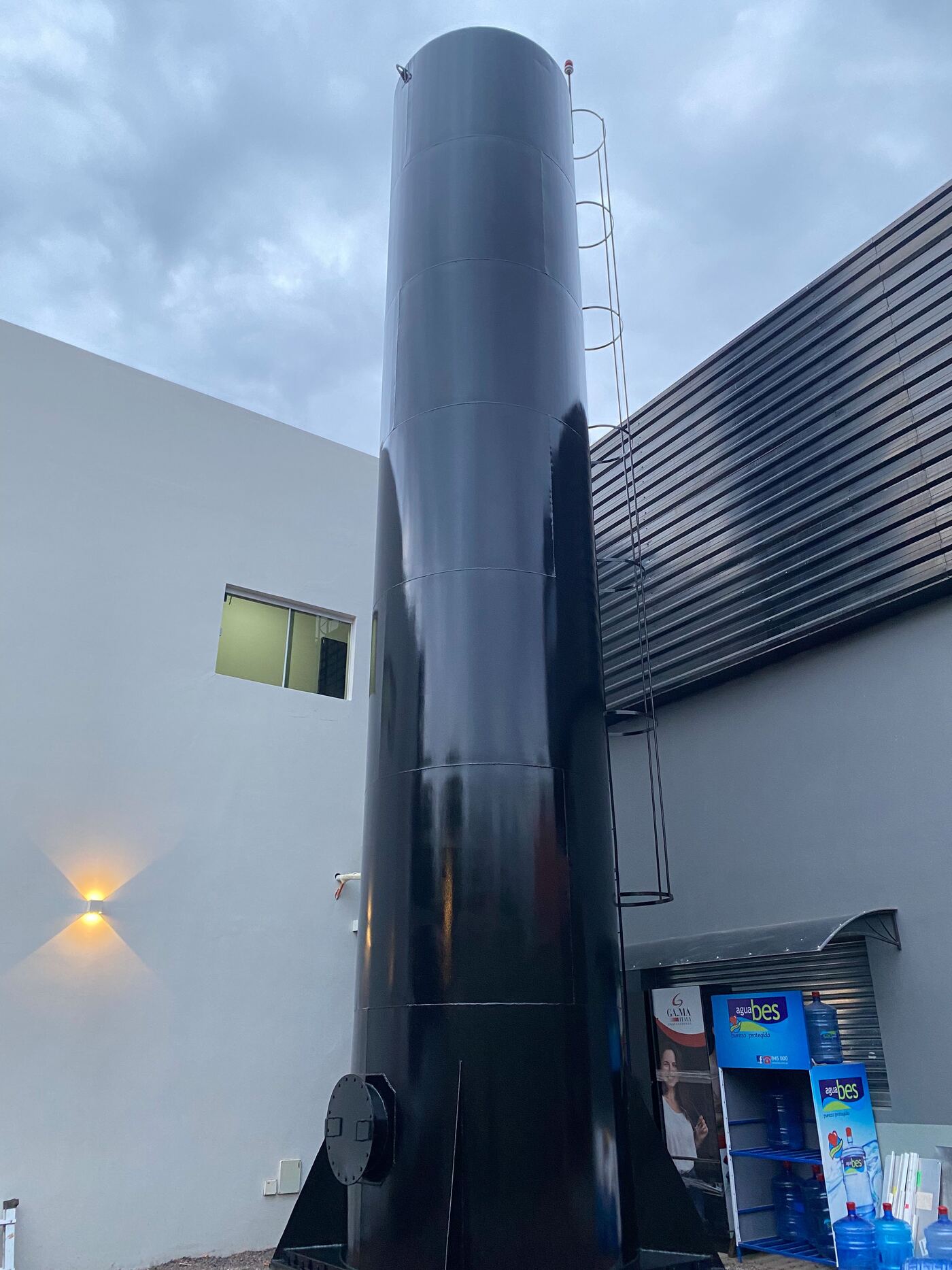 Copa de agua tipo tubo instalada