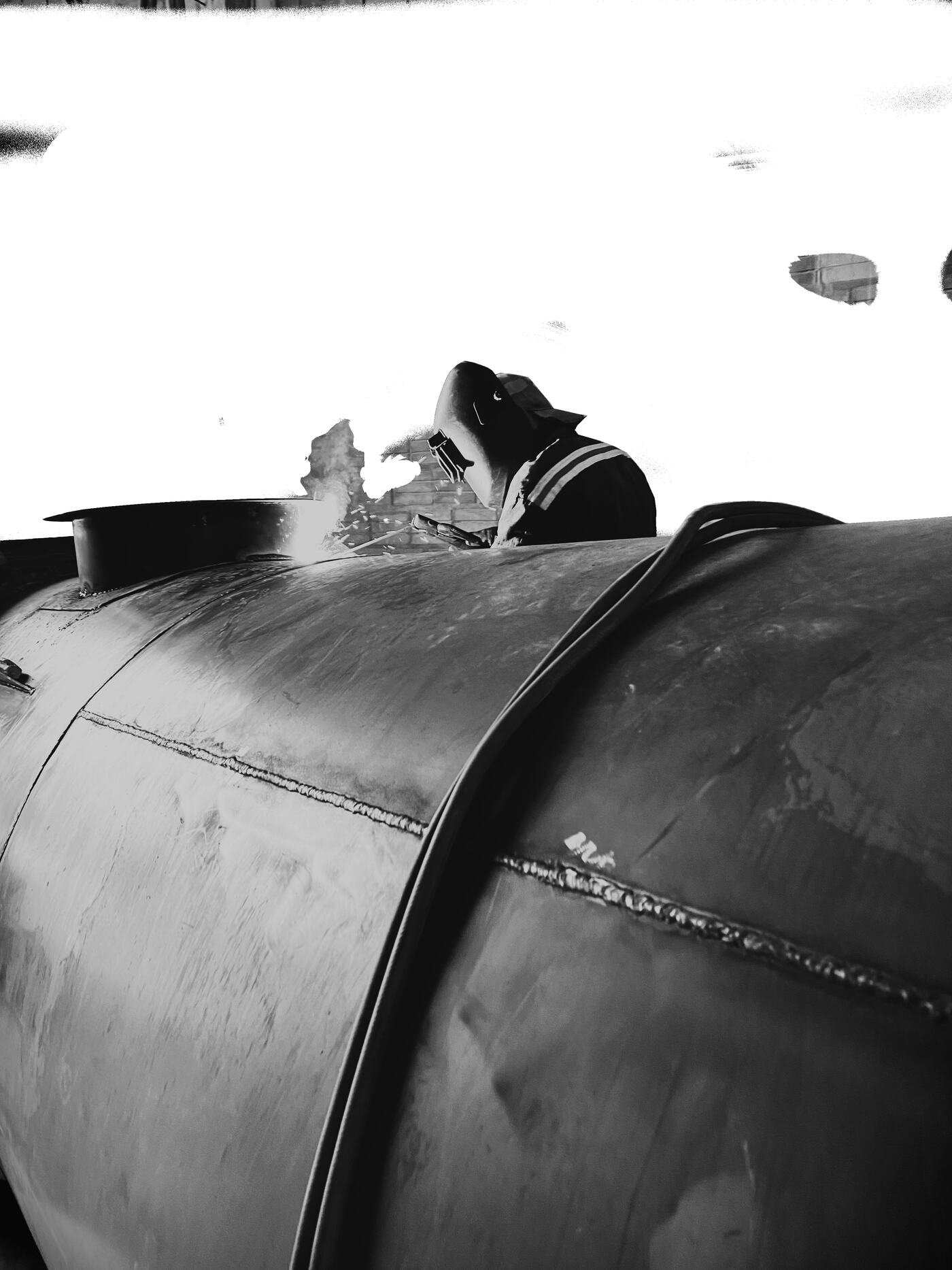 Soldadura sobre tanque metálico