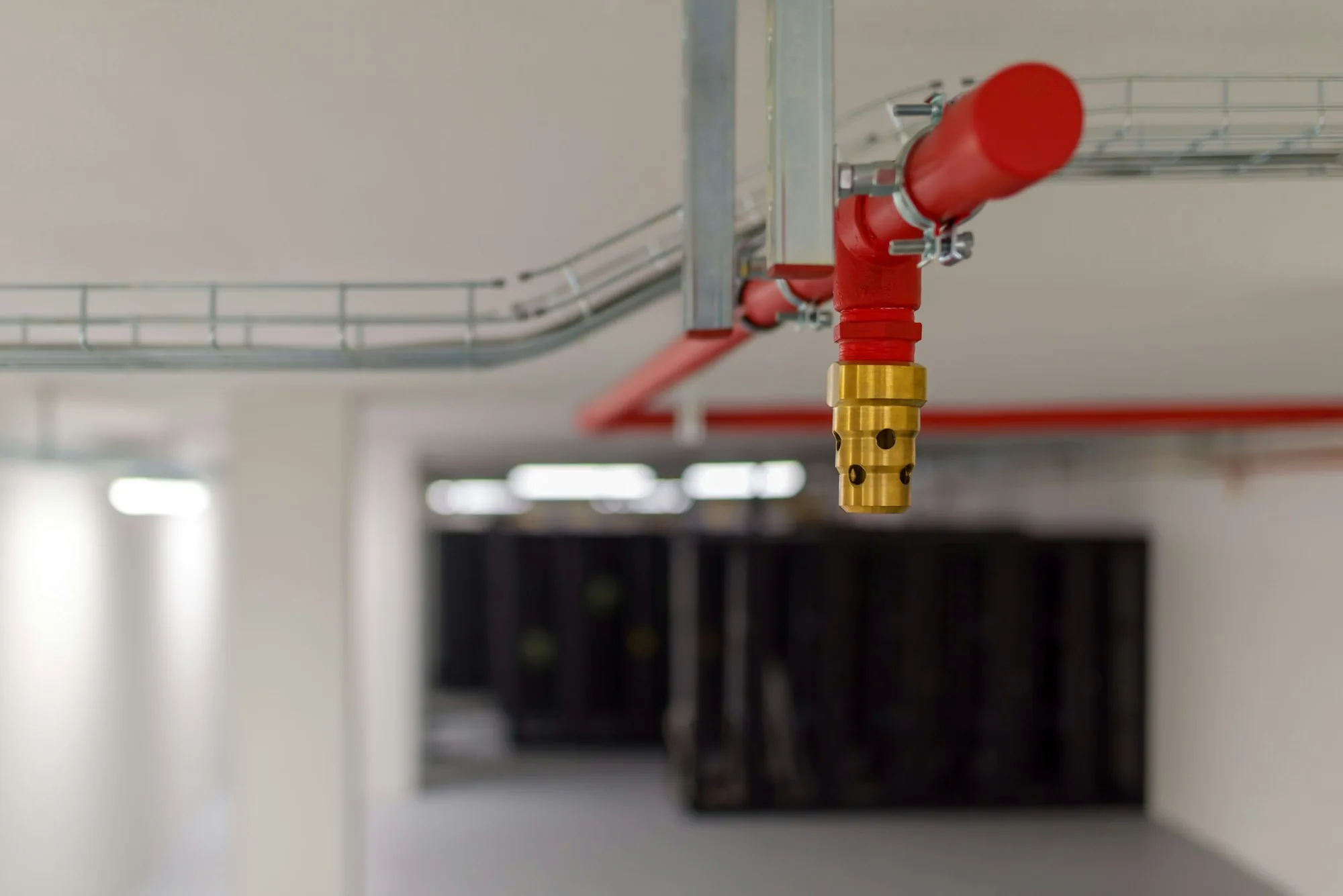 Sistema de rociadores en edificio industrial